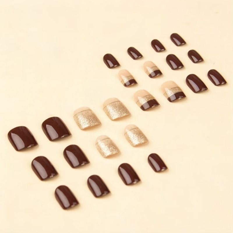 Korte vierkante nepnagels voor - Press On Nail Set recensie en prijs